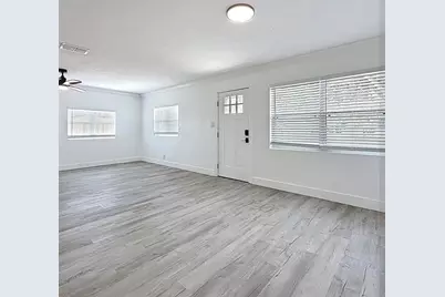 200 Lewis Boulevard SE, Saint Petersburg, FL 33705 - Photo 12