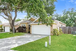 1840 Summer Walk Cir, Sarasota, FL 34232 - Photo 2