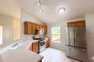 314 Dupont Cir, Howey in the Hills, FL 34737 - Photo 2