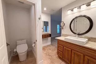 8028 Conservatory Cir, Sarasota, FL 34243 - Photo 20