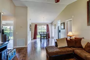 1730 Tropical Ct, Tavares, FL 32778 - Photo 4
