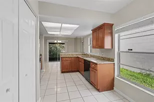 301 Regal Park Dr, Valrico, FL 33594 - Photo 8