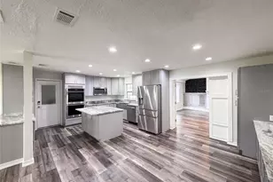 1823 Lori Ln W, Lakeland, FL 33801 - Photo 2
