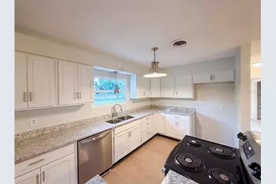 827 Dora Avenue, Tavares, FL 32778 - Photo 10