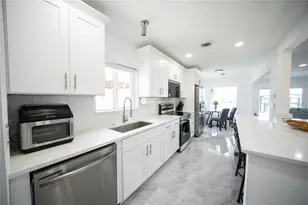 166 Bayside Dr, Clearwater Beach, FL 33767 - Photo 10