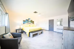 166 Bayside Dr, Clearwater Beach, FL 33767 - Photo 18