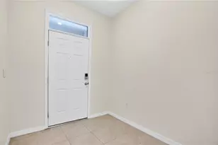 33028 Tulip Petal Ln, Wesley Chapel, FL 33545 - Photo 4