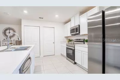 10376 Laura E Avenue, Weeki Wachee, FL 34614 - Photo 4