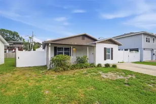 1842 Shore Acres Blvd NE, Saint Petersburg, FL 33703 - Photo 4
