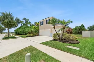 112 Slipper Key Rd, Apollo Beach, FL 33572 - Photo 2