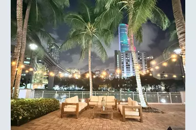 31 SE 5th Street #305, Miami, FL 33131 - Photo 14