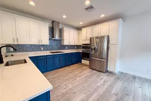 323 W Lambright St, Tampa, FL 33604 - Photo 2
