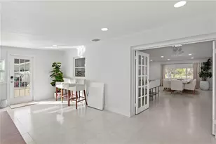 8702 Elmwood Ln, Tampa, FL 33615 - Photo 6
