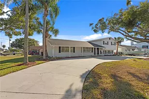 8702 Elmwood Ln, Tampa, FL 33615 - Photo 2