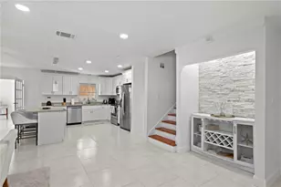 8702 Elmwood Ln, Tampa, FL 33615 - Photo 14