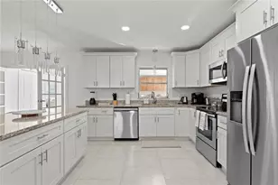 8702 Elmwood Ln, Tampa, FL 33615 - Photo 8