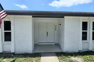 725 Tulip Ct, Deltona, FL 32725 - Photo 2