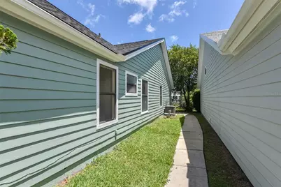 756 Pine Shores Circle, New Smyrna Beach, FL 32168 - Photo 2