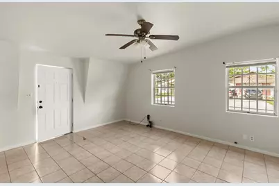 9213 N 13th Street, Tampa, FL 33612 - Photo 4