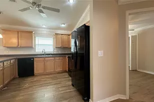 724 Yager Ln, The Villages, FL 32163 - Photo 2