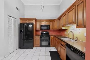 3205 Laurel Dale Dr, Tampa, FL 33618 - Photo 10