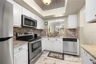 1001 Pine Isle Ln, Naples, FL 34112 - Photo 4