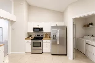 1004 Beckstrom Dr, Oviedo, FL 32765 - Photo 4