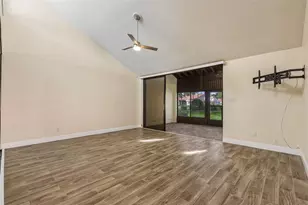107 Seville Ct N, Plant City, FL 33566 - Photo 8