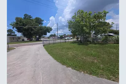6015 N Manhattan Avenue, Tampa, FL 33614 - Photo 2