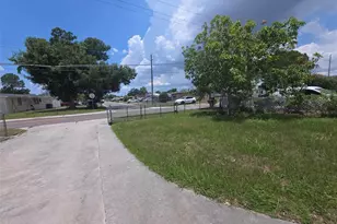 6015 N Manhattan Ave, Tampa, FL 33614 - Photo 2