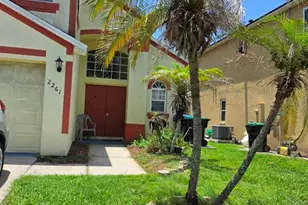 2261 Blue Sapphire Cir, Orlando, FL 32837 - Photo 2