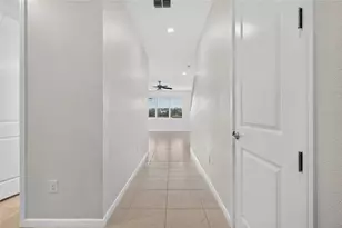 9426 Lamine Wy, Parrish, FL 34219 - Photo 4