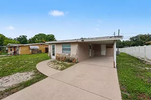 131 Emerald Ln, Largo, FL 33771 - Photo 2