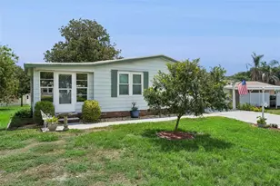 903 Oleander St, Lady Lake, FL 32159 - Photo 2