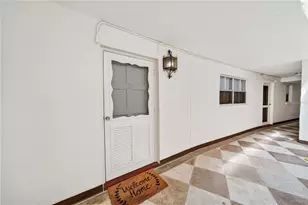 601 N McDonald St, Mount Dora, FL 32757 - Photo 2