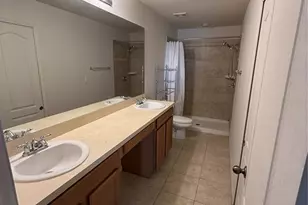 5032 White Sanderling Ct, Tampa, FL 33619 - Photo 16