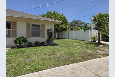 121 Bay Street, Tarpon Springs, FL 34689 - Photo 2
