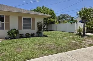 121 Bay St, Tarpon Springs, FL 34689 - Photo 2