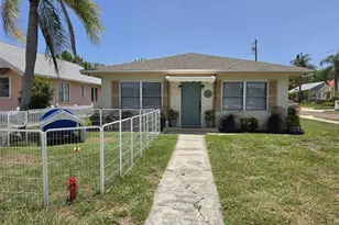 121 Bay St, Tarpon Springs, FL 34689 - Photo 1