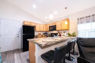 1360 Cottage Cir, Tavares, FL 32778 - Photo 12
