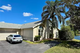 801 Silverthorn Ln, Sun City Center, FL 33573 - Photo 1