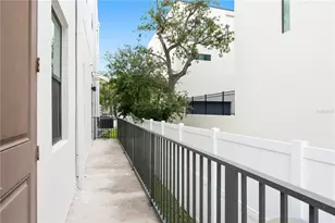 4910 W McElroy Ave, Tampa, FL 33611 - Photo 8