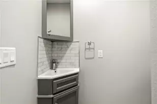 4910 W McElroy Ave, Tampa, FL 33611 - Photo 18