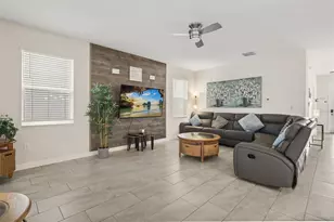 740 Drop Shot Dr, Davenport, FL 33896 - Photo 2