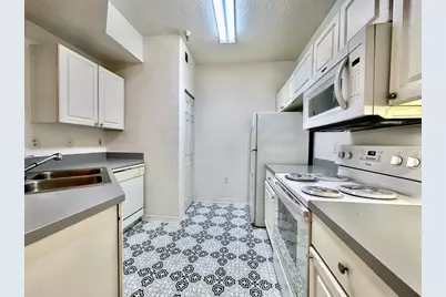 5518 Metrowest Boulevard #11-205, Orlando, FL 32811 - Photo 8