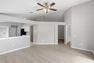 7912 Merchantville Cir, Zephyrhills, FL 33540 - Photo 12