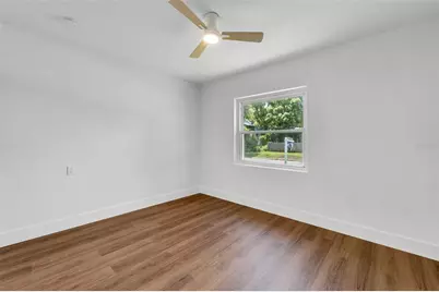 180 N Kentucky Avenue, Umatilla, FL 32784 - Photo 32