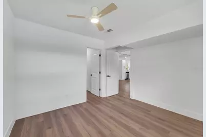 180 N Kentucky Avenue, Umatilla, FL 32784 - Photo 12