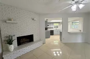 13635 Berkshire Ct, Grand Island, FL 32735 - Photo 4