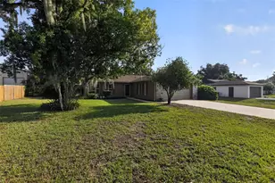 13635 Berkshire Ct, Grand Island, FL 32735 - Photo 2